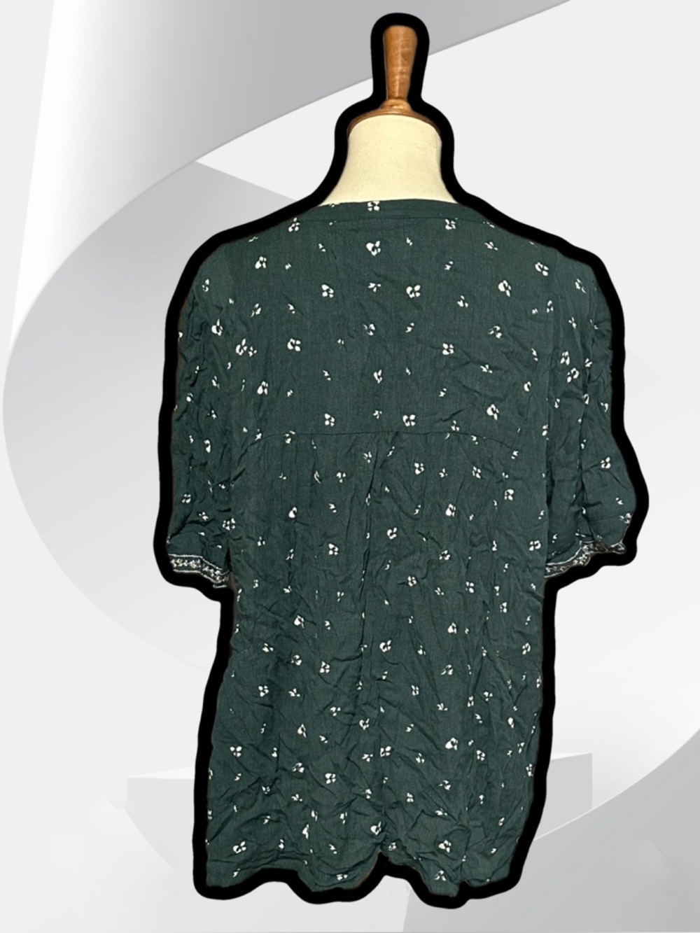 🌈 Beautiful Embroidered Boho Style Top - Picture 3 of 4